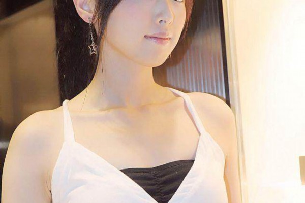 江汉潮声里，武汉学子露天喝茶成风景